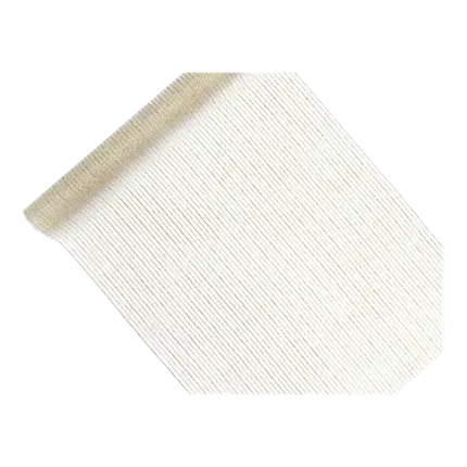 Un corredor de mesa de organza blanca y dorada de 9 metros de largo