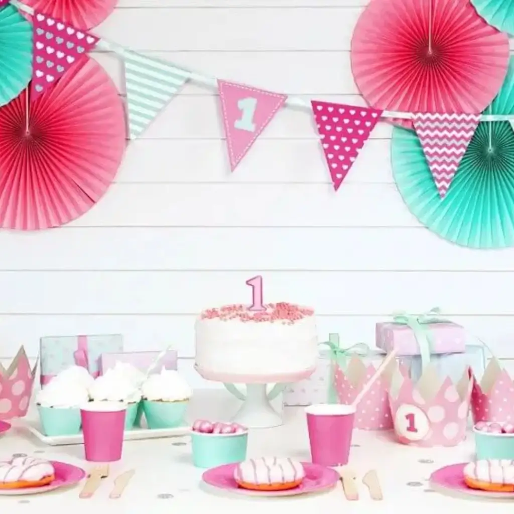 El aniversario de la guirnalda de papel rosa es de un año
