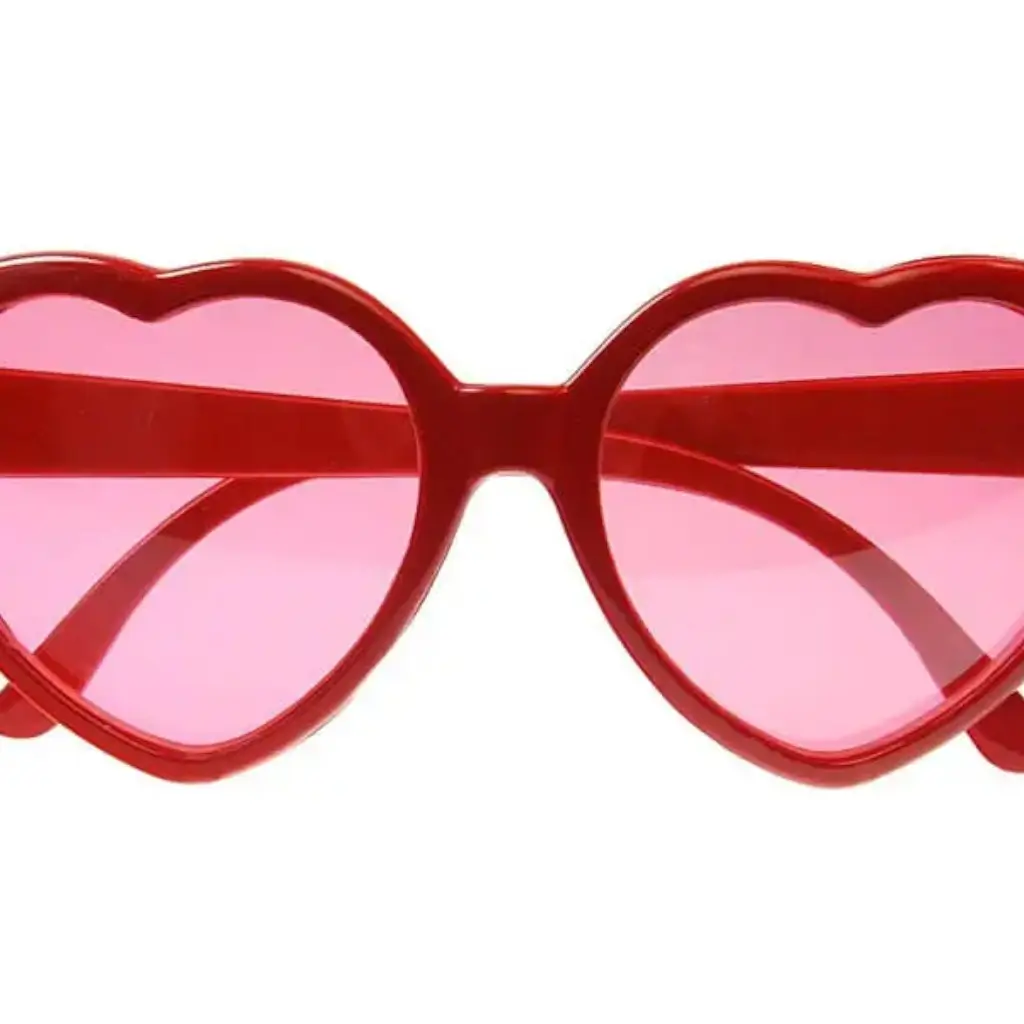 Gafas rojas con forma de corazón