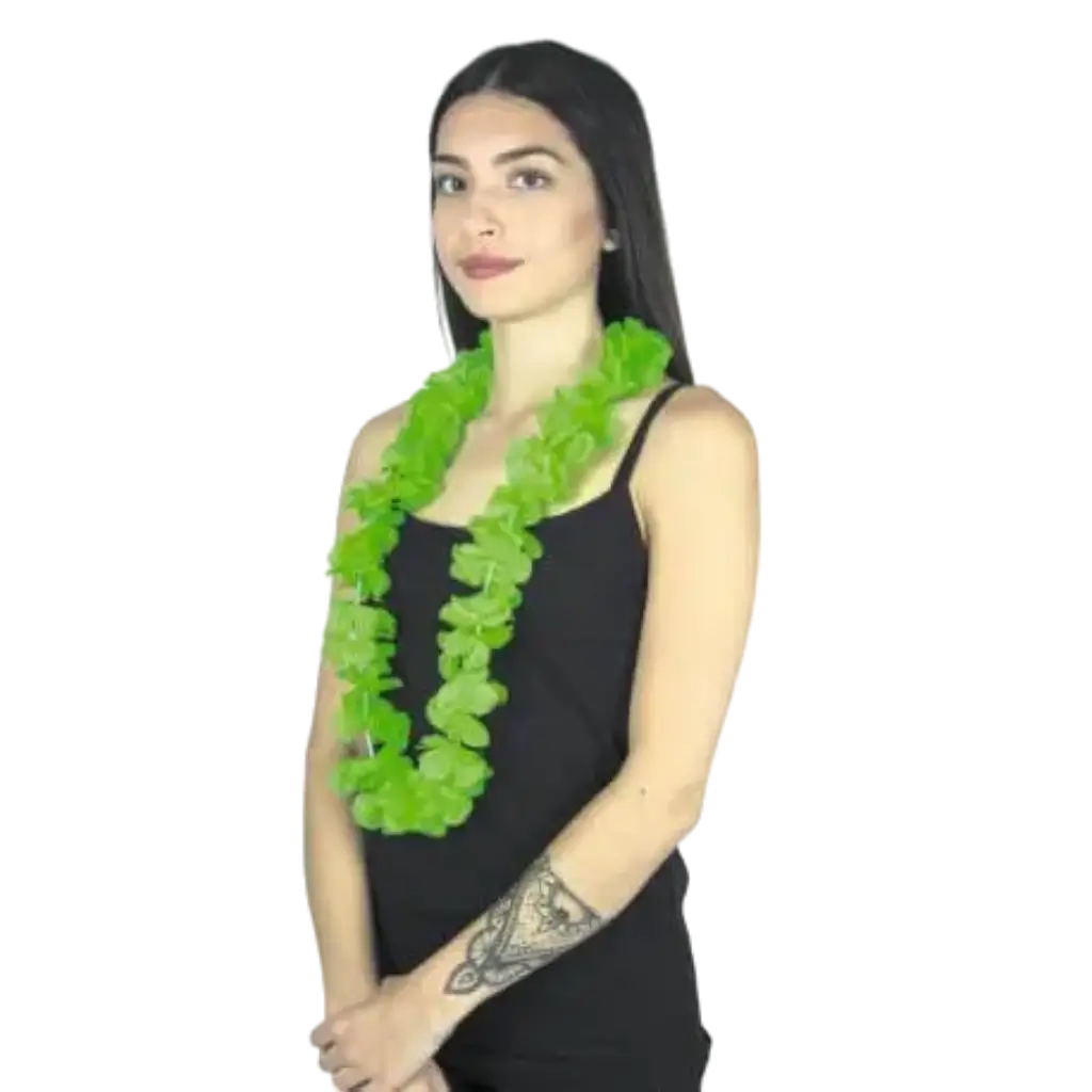 Collar hawaiano con flores verdes