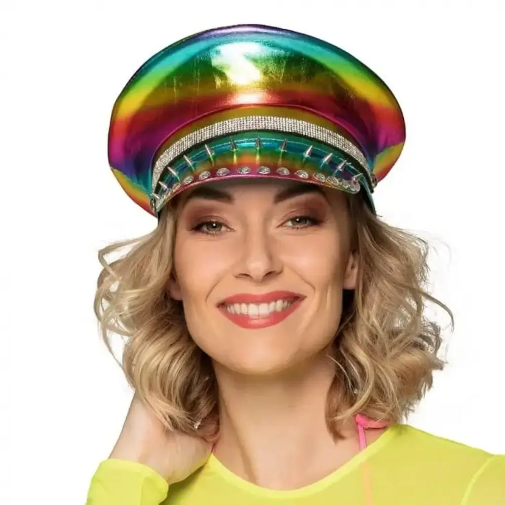 Gorra arco iris con uñas