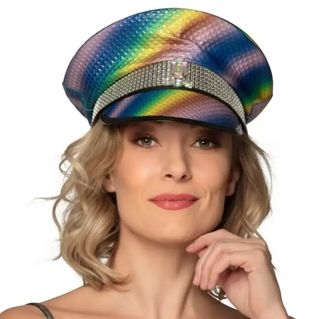 Gorra multicolor con pedrería