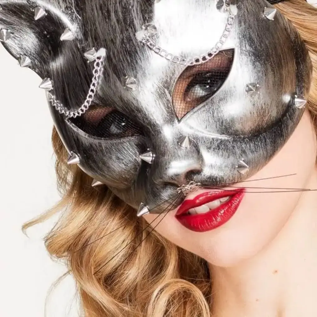 Máscara de gato de metal