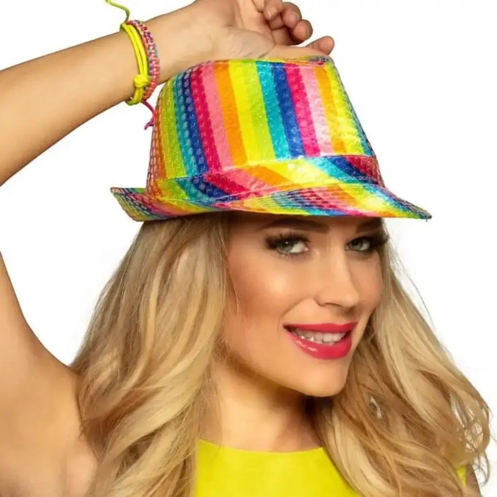 Sombrero multicolor de lentejuelas a rayas