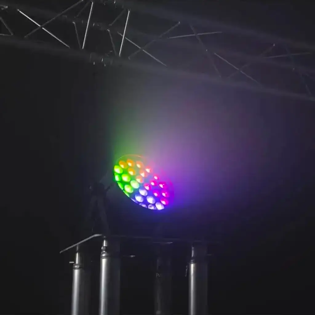 Luz PAR LED CLUB-ZOOM2810 con un cuarto de zoom
