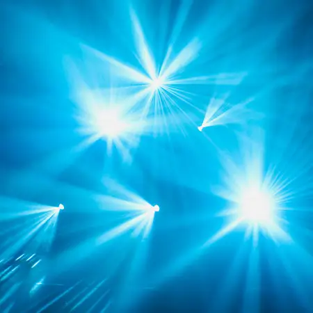 Juego de 2 liras de cabeza móvil con flight case Moving Beam 7RSET