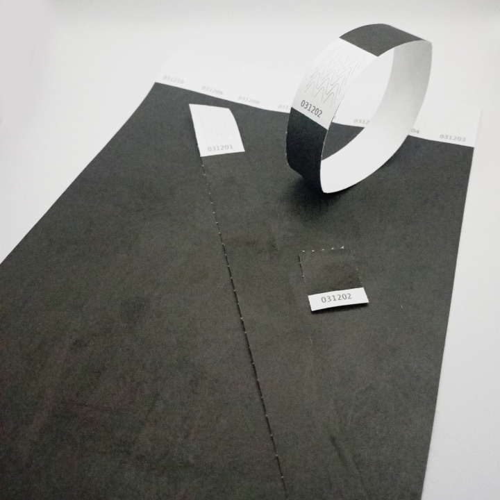 Muñequera de papel Tyvek® negro sin marcar