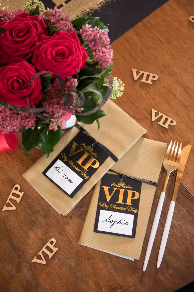 Tarjetas de mesa VIP negras y doradas - Lote de 10