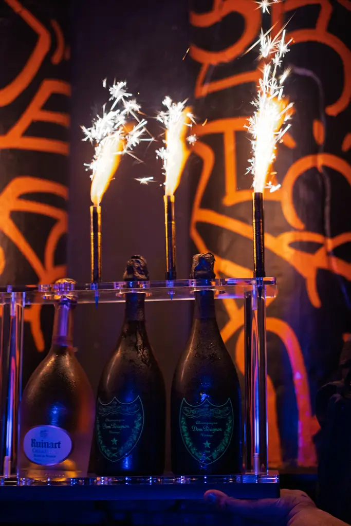Display Show Line 5 Botellas VIP | By Sparklers®.