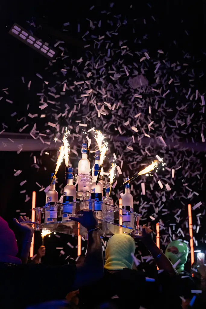VIP 10-Bottle Pyramid Show Display | By Sparklers®.