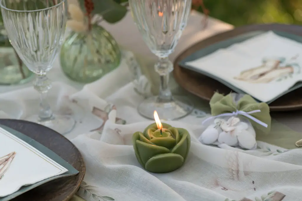 Vela flor de rosa tallada - Oliva