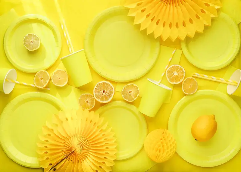 10 pajitas de papel a rayas amarillas y blancas