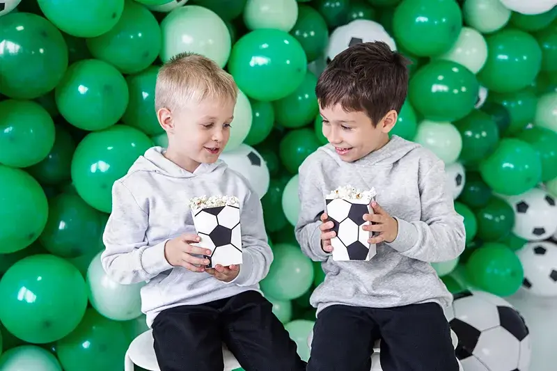 6 botes de palomitas de fútbol