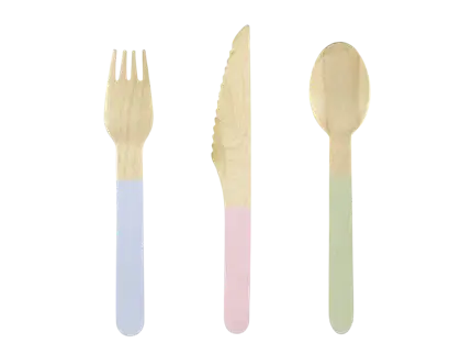 18 cubiertos de madera en tonos pastel