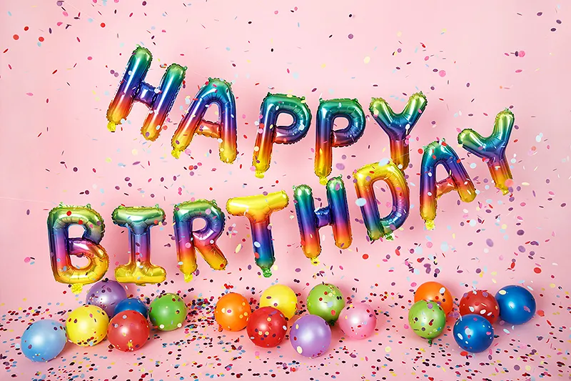 Globos multicolores con letras Happy birthday