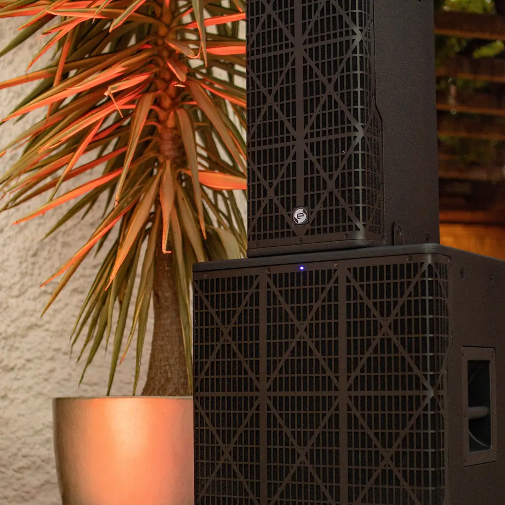 Sistema de columna activa de 3 vías y 1700 W RMS con subwoofer de 18" – Elokance